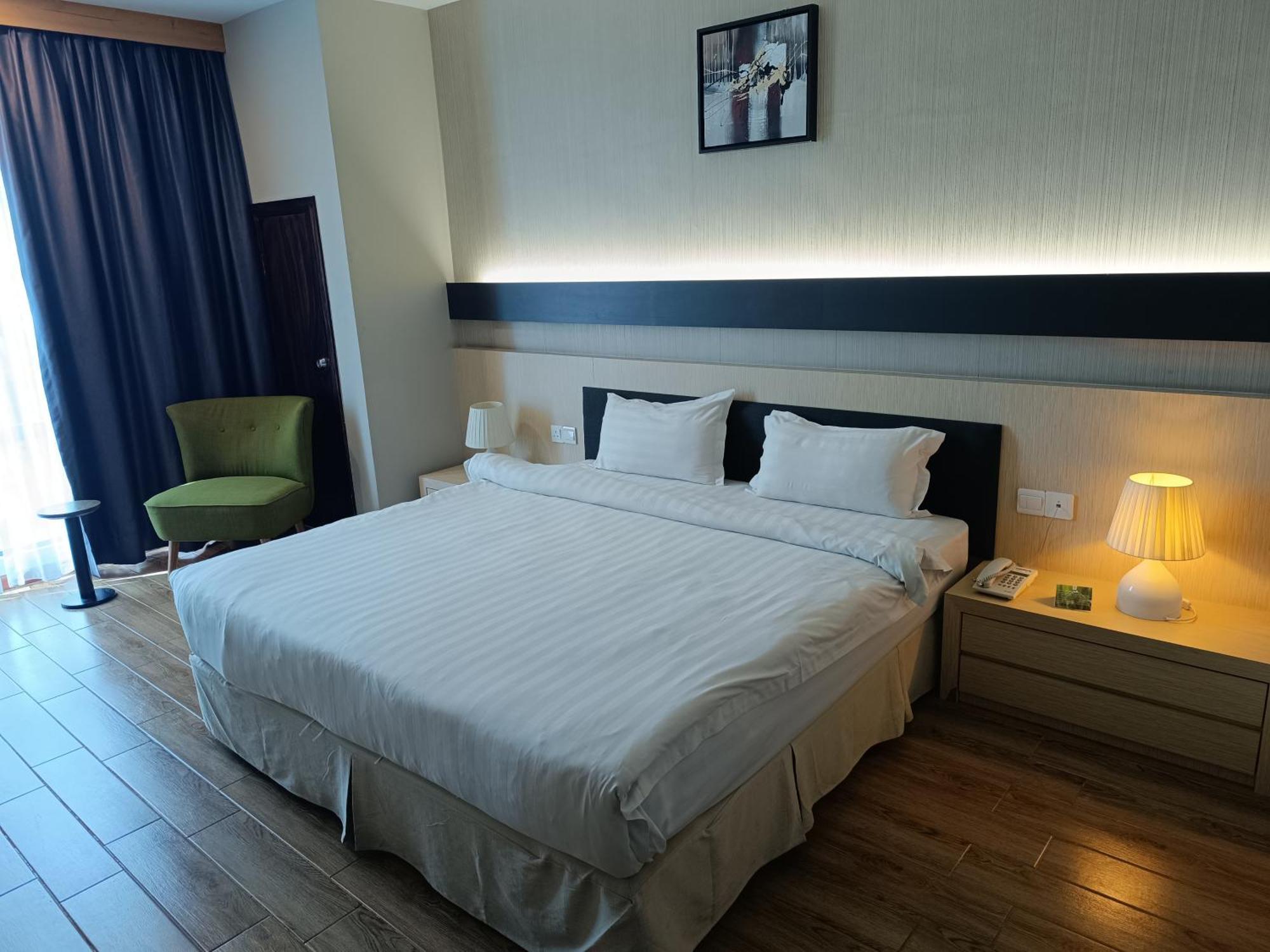 Lintas Platinum Hotel Kota Kinabalu Exterior foto